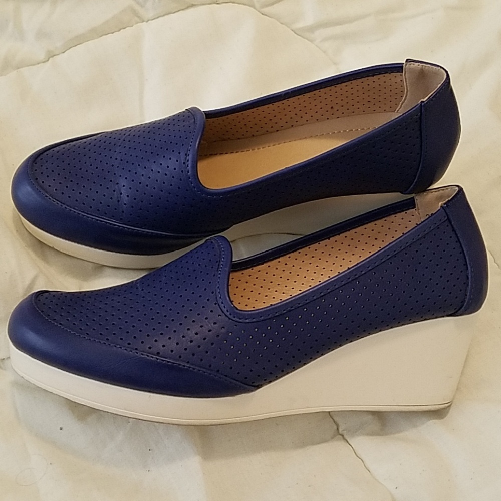 Journee Safire Blue Wedge Heels 7.5